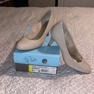 Life Stride High Heels size 8.5 Nude color